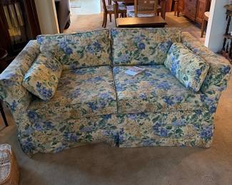 Mcm love seat  great condition 