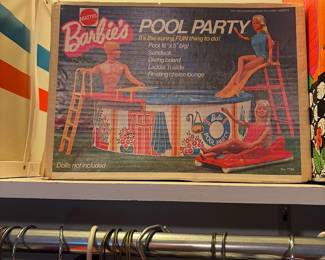 Barbies pool party