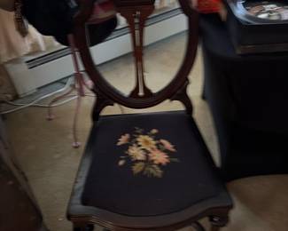 that goes with the writing table