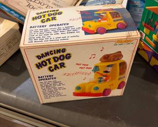 Toy hot  dog cart 