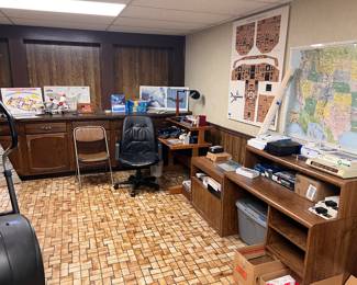 Misc office, aviation memorabilia 