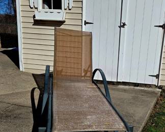 Outdoor lounge chair