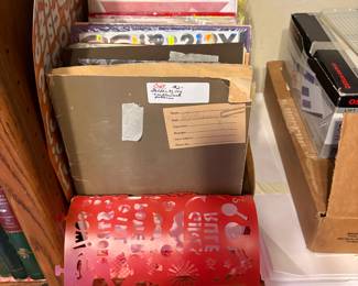 Bedroom 1 - books & more in shelves 