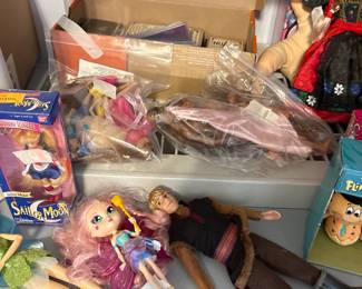 Downstairs - more dolls 