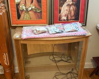 Bedroom - Small display cabinet 