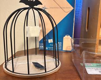 B edroom 1 - bird cage