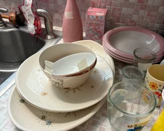 Kitchen - Dishes, flower vases, etc.