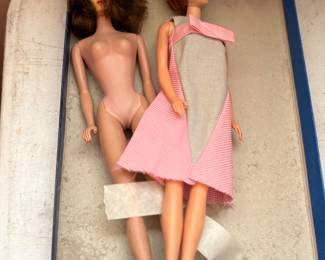 Bedroom - older Barbies