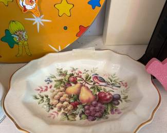 items located on shelves in Dining area - lots of smalls & collectibles