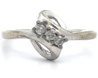 Natural Diamond Three-Stone Ribbon Ring in White Gold