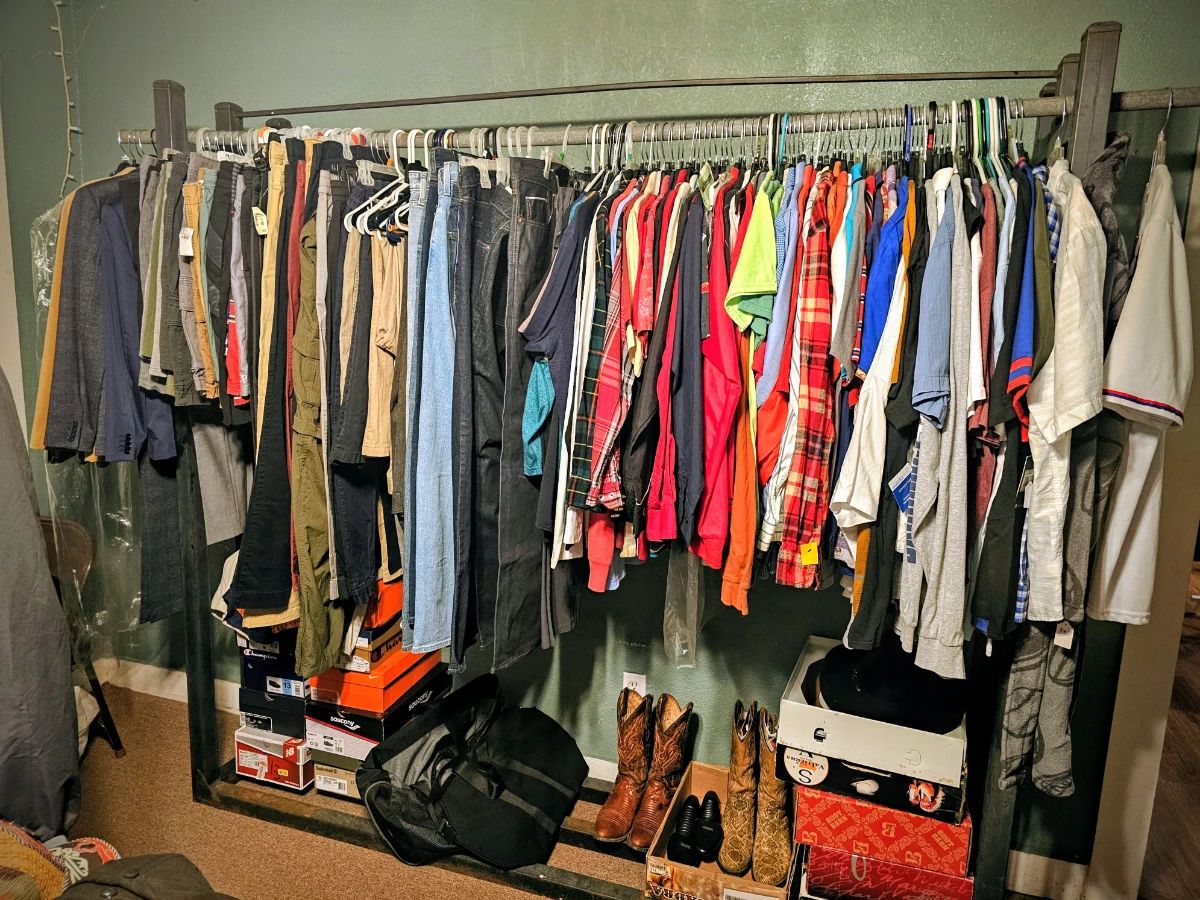 Men's clothing. Pants & shorts: size 30-40 or M-2XL. Tops: sizes S-3XL. Boots: size 9. Shoes size 9 & 13. Express suits and blazers. 