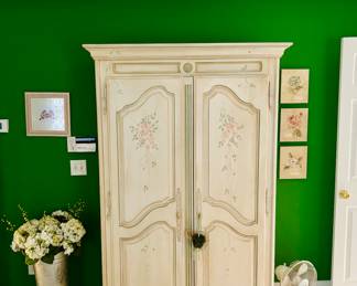 White painted Cabinet