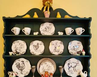 Great wall cabinet for plates and trinkets