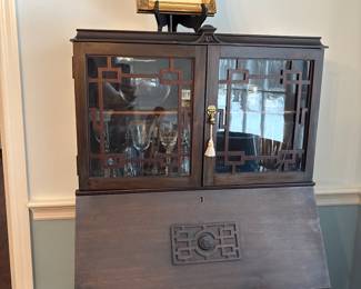 Asian style secretariat