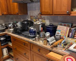 Kitchen plates and utensils