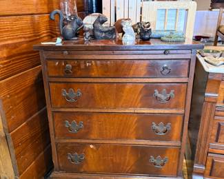 Traditional mahogany bachelor's chest
