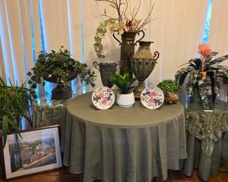 Lots of Silk Plants & planters!! 