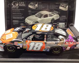  RCCA ELITE KYLE BUSCH 2008 M&Mâ€™s HALLOWEEN TOYOTA CAMRY DIE CAST CAR