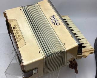 VTG. GERMAN SOLO ACCORDION NO SHIPPING PICKUP ONLY