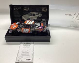  RCCA ELITE KYLE BUSCH 2008 M&Mâ€™s HALLOWEEN TOYOTA CAMRY DIE CAST CAR