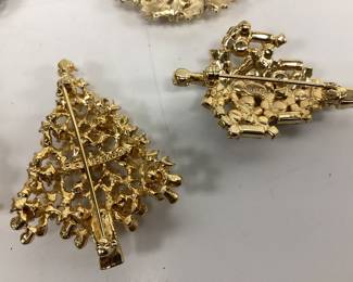 5 VINTAGE CHRISTMAS BROOCHES EISENBERG, WEISS, WARNER