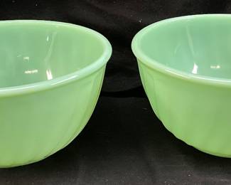 PAIR OF ANCHOR HOCKING FIRE KING JADEITE MIXING BOWLS