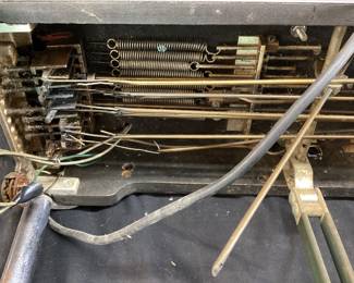 VTG. EMMONS PUSH-PULL SD10 PEDAL STEEL SLIDE GUITAR, 6 PEDAL & 3 KNEE LEVERS, SOLID HARD MAPLE BODY w GLOSS LAMINATE FINISH. THIS GUITAR WAS PROCURED FROM THE BUCK OWENS ESTATE IN CALIFORNIA. IT WAS PLAYED BY JAY MCDONALD OF THE FAMOUS BUCK OWENS BUCKAROOS BAND, BAKERSFIELD, CA. THE PEDAL STEEL GUITAR WILL NEED A TUNE UP. EMMONS LABEL HAS BEEN REPLACED WITH A HARLEY DAVIDSON BADGE. COMES WITH 2 CHROME TONE BARS AKA SLIDES & PICKS