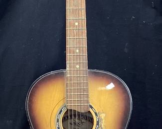 VTG. LA VALENCIANA CLASSICAL GUITAR ART NO. 300 WITH CASE & STRAP NO SHIPPING PICKUP ONLY