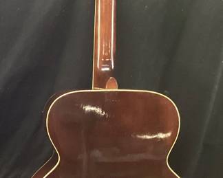 1940s KAY SILVERTONE K55 6 STRING ACOUSTIC GUITAR IN GOOD PLAYING CONDITION, NO STRESS CRACKS, VERY LIGHT BLEMISHES ON BODY, NECK IN GOOD CONDITION