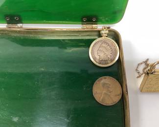 ANTIQUE NEPHRITE JADE CIGARETTE CASE, 1941p WHEAT PENNY, 1908p INDIAN HEAD PENNY, LOCK WITH KEY INSCRIPTIONS AND MASQUE AND GAVEL PIN