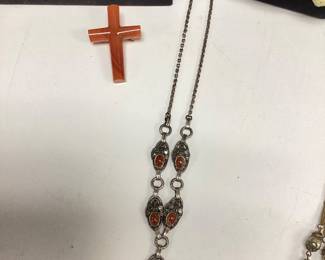  VINTAGE JEWELRY 8 NECKLACES, RED AGATE CROSS WITH VINTAGE JEWELRY BOX