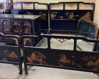 VTG. SHAW FURNITURE CO CHINOISERIE BLACK LAQUER BED SET, 2 DOUBLE BEDS, GLASS TOP CHEST OF DRAWERS w MIRROR NO SHIPPING PICKUP ONLY