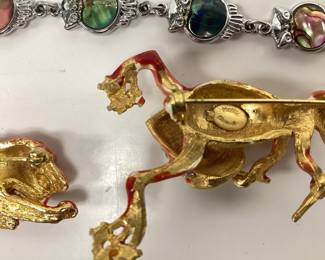  VTG. DESIGNER HATTIE CARNEGIE ENAMEL DRUMMER FROG, ENAMEL JAGUAR BROOCH MAKER UNKNOWN, SILVER TONE OWL BRACELET