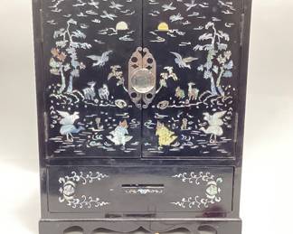 VTG. ORIENTAL BLACK LACQUER JEWELRY CABINET WITH MOTHER OF PEARL INLAY LOCK AND KEY INCLUDED 16.5x12.5