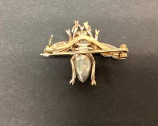  ANTIQUE VICTORIAN BEE BROOCH CRAFTED BETWEEN 1870-1910. THIS VICTORIAN BEE BROOCH FEATURES A BEAUTIFUL SAPPHIRE THORAX, RUBY CABOCHON EYES AND 14 ROSE CUT DIAMONDS INSET ON TO THE BODY AND WINGS. THESE ANTIQUE STONES ARE SET IN 18K GOLD AND SILVER. THE TOTAL WEIGHT IS 5.8 GRAMS. THIS EXQUISITE PIECE SHOWS THE CRAFTSMANSHIP FROM OVER A CENTURY AGO.