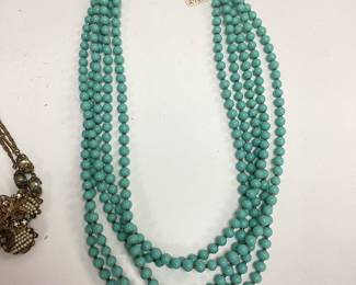  VINTAGE JEWELRY 8 NECKLACES, RED AGATE CROSS WITH VINTAGE JEWELRY BOX