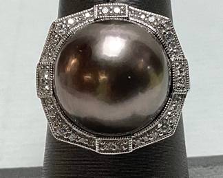 PLATINUM SOUTH SEA PEARL & DIAMOND RING, SIZE 7 0.31cts DIAMONDS, 11.1g TOTAL WEIGHT, GGA APPRAISAL $8,870.00