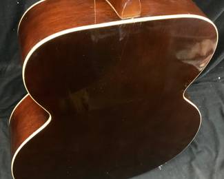 1940s KAY SILVERTONE K55 6 STRING ACOUSTIC GUITAR IN GOOD PLAYING CONDITION, NO STRESS CRACKS, VERY LIGHT BLEMISHES ON BODY, NECK IN GOOD CONDITION