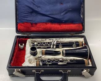  BUNDY CLARINET Used Clarinet minor damage is pictures. All other pads and cork are in good shaped and fitting