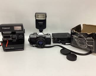 2) VTG. CAMERA'S MINOLTA XG 1, POLAROID ONE STEP FLASH SERIES. MINOLTA 35MM INCLUDES MINOLTA AUTO 128 FLASH. POLAROID HAD OLD FILM AND TESTED BUT FILM WAS BAD. PICTURES DID EJECT BUT NO EXPOSURE.