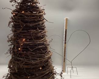 GRAPEVINE TREE WITH LIGHTS, PLANTERS AND HANDMADE GUTTER CHICKEN