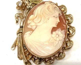 VTG.10K CARVED SHELL CAMEO BROOCH WITH DIAMOND FEATURING HAND CARVED SHELL CAMEO AND 10pt ROUND DIAMOND. WEIGHING 10.3 GRAMS