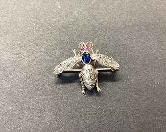  ANTIQUE VICTORIAN BEE BROOCH CRAFTED BETWEEN 1870-1910. THIS VICTORIAN BEE BROOCH FEATURES A BEAUTIFUL SAPPHIRE THORAX, RUBY CABOCHON EYES AND 14 ROSE CUT DIAMONDS INSET ON TO THE BODY AND WINGS. THESE ANTIQUE STONES ARE SET IN 18K GOLD AND SILVER. THE TOTAL WEIGHT IS 5.8 GRAMS. THIS EXQUISITE PIECE SHOWS THE CRAFTSMANSHIP FROM OVER A CENTURY AGO.