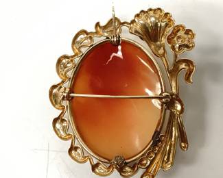 VTG.10K CARVED SHELL CAMEO BROOCH WITH DIAMOND FEATURING HAND CARVED SHELL CAMEO AND 10pt ROUND DIAMOND. WEIGHING 10.3 GRAMS