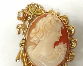 VTG.10K CARVED SHELL CAMEO BROOCH WITH DIAMOND FEATURING HAND CARVED SHELL CAMEO AND 10pt ROUND DIAMOND. WEIGHING 10.3 GRAMS