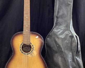 VTG. LA VALENCIANA CLASSICAL GUITAR ART NO. 300 WITH CASE & STRAP NO SHIPPING PICKUP ONLY