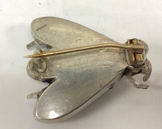 VTG. STERLING SILVER NAVAJO BEE BROOCH FEATURING MULTI-GEMSTONES AND WEIGHING 8 GRAMS