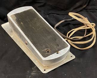 1960s EDWARDS LIGHT BEAM VOLUME PEDAL FOR PEDAL STEEL GUITAR, THE POWER WIRE NEEDS REPAIR