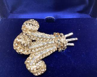 VINTAGE CAROLEE PRINCE OF WALES OSTRICH FEATHER BROOCH BEAUTIFUL SWAROVSKI CRYSTALS IN ORIGINAL BOX