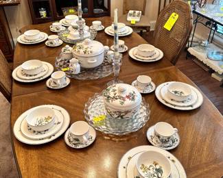 Villeroy & Boch "Botanica" Luxembourg 8, 5 pc Place Settings plus Several Great Hostess/Serving Pieces